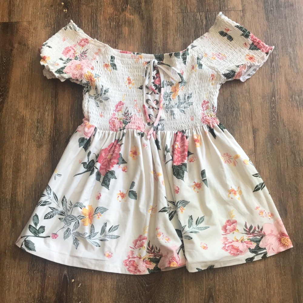 NWOT Adorable Floral Cinched Top
